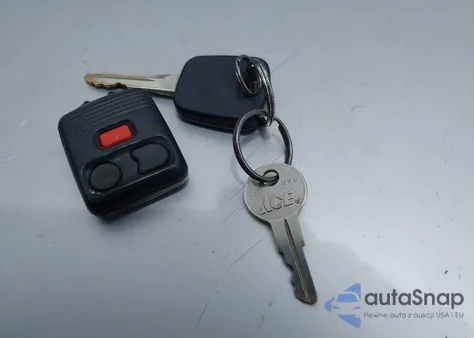 2001 Ford F-150 z USA, uszkodzony, nr VIN 1FTRW07L21KC31753